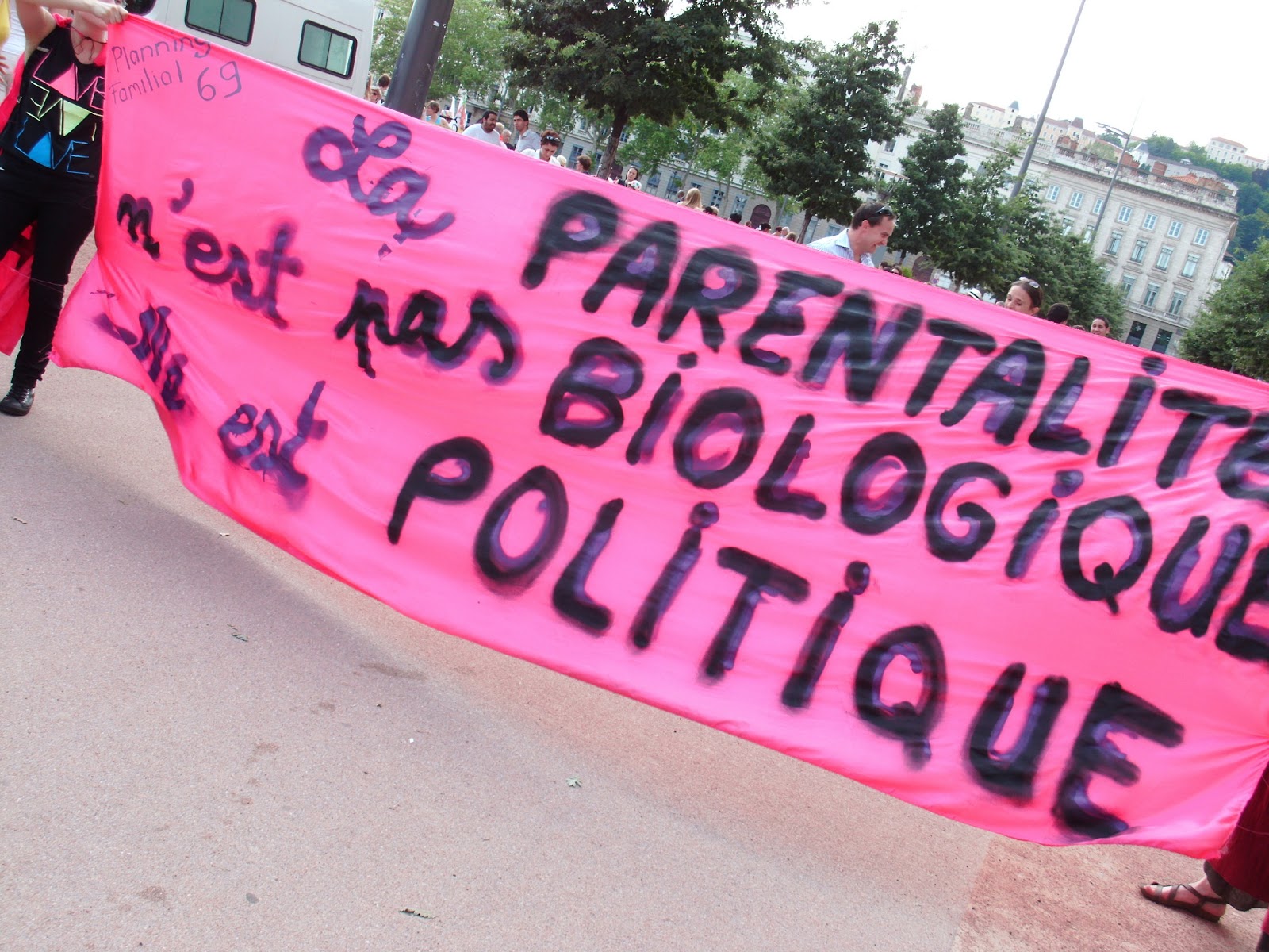 parentalite_biologique_politique